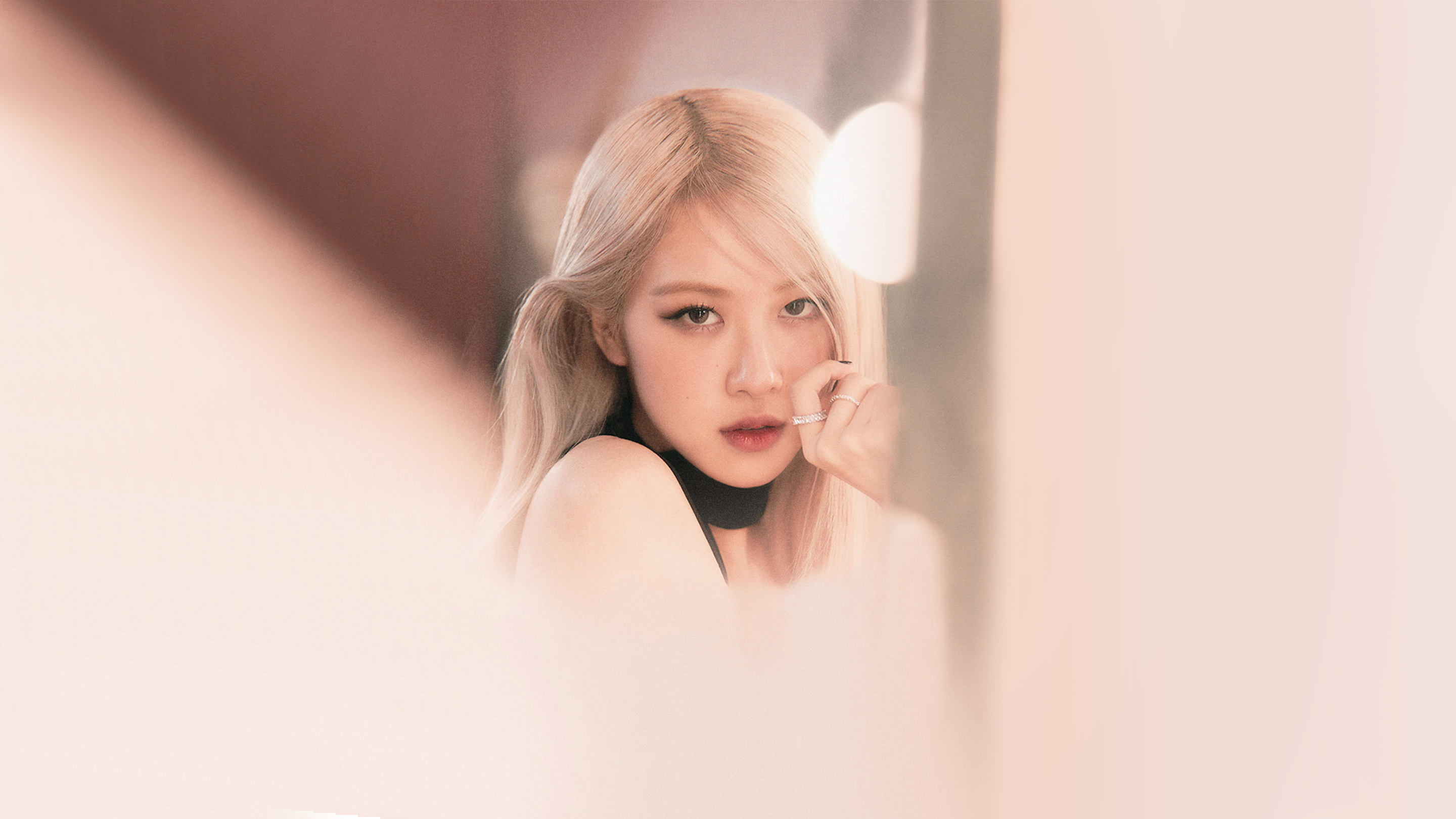 ROSÉ ON THE GROUND TEASER WALLAPER